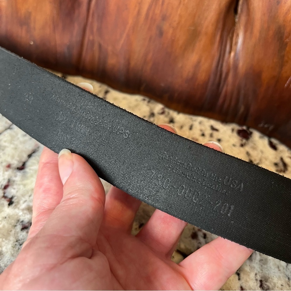 Classic Black Leather Belt with Rounded Silver-Tone Buckle - Picture 6 of 8
